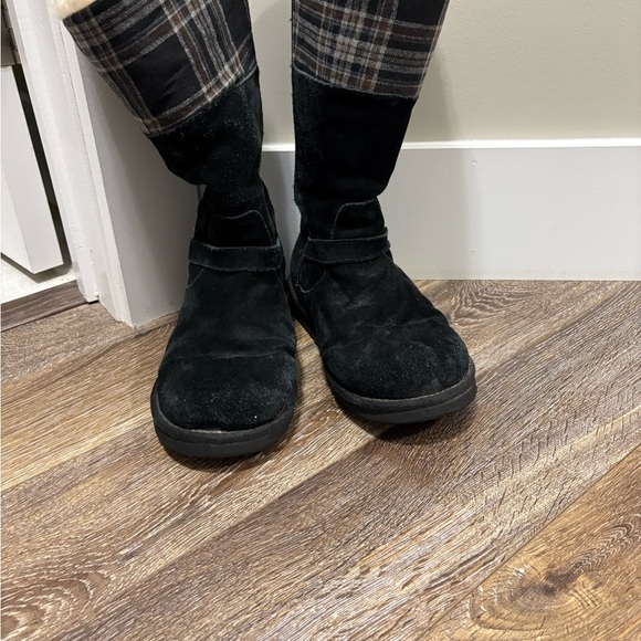 UGG AUSTRALIA KIDS SHOES MAURA BLACK BOOTS SZ 6 - Picture 9 of 15